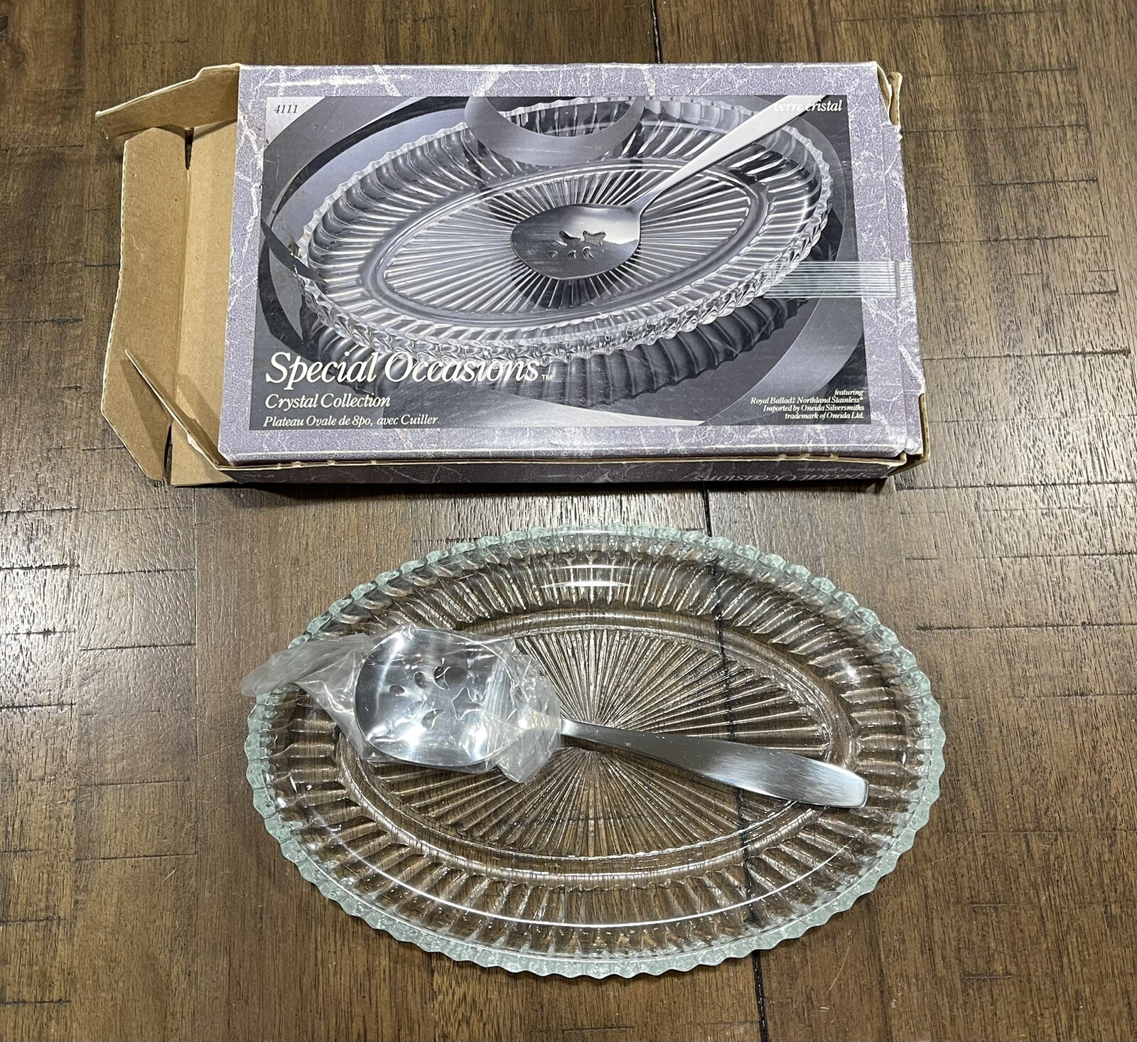 Oneida Oval Tray With Server - Special Occasions Crystal Collection - New In Box gallery