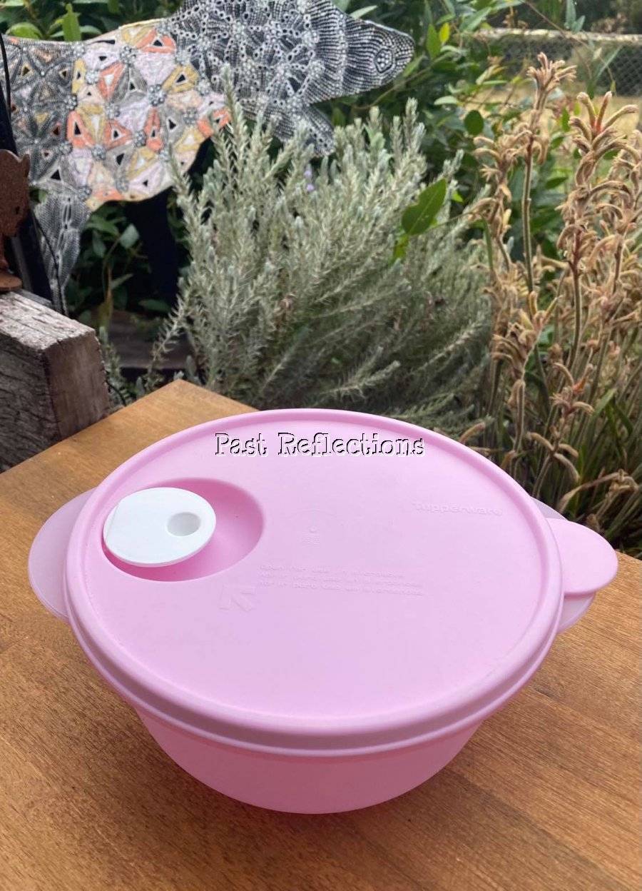 TUPPERWARE CRYSTALWAVE 1.5L VENT SERVE MICROWAVE BOWL BABY PINK gallery