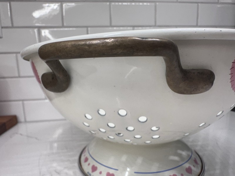 Vintage 1986 Patchwork “Hearts” Hallmark Metal Enamel Colander Strainer W/Brass gallery