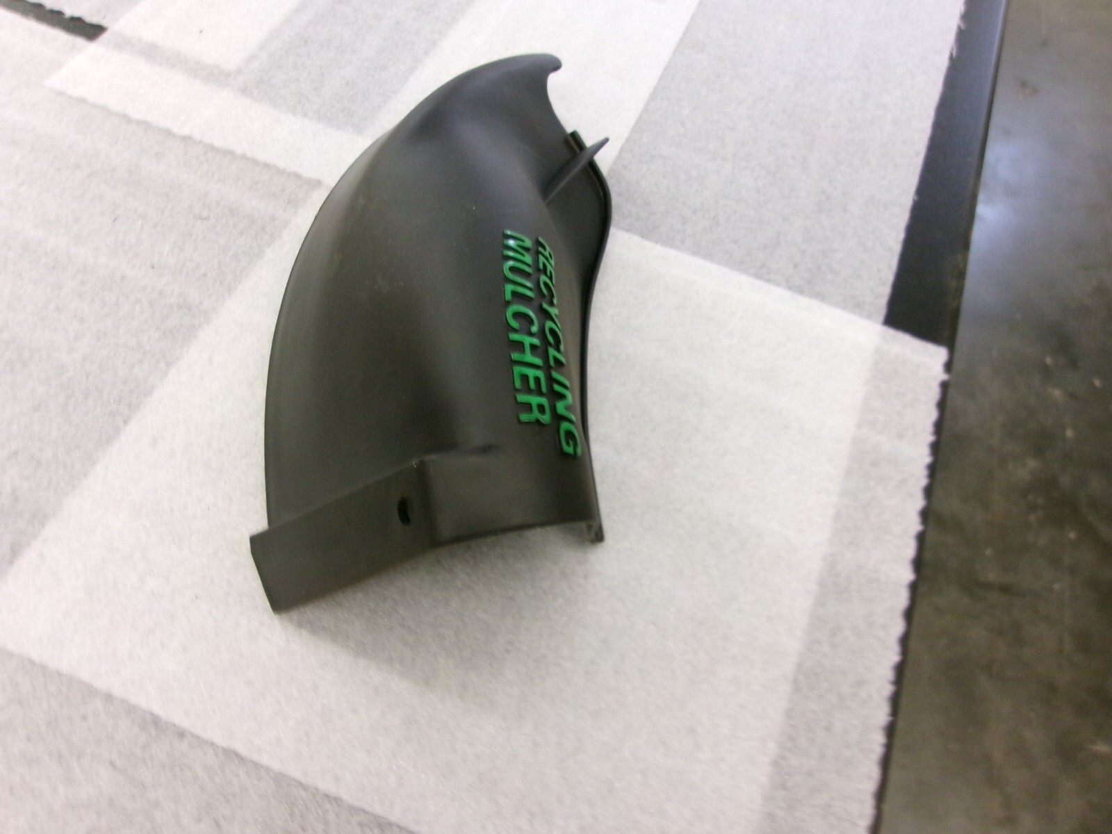 OEM SNAPPER 16865 MULCH COVER 7016865 gallery