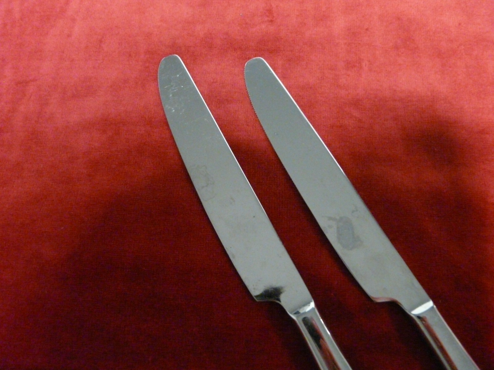 2 Dinner Knives Oneida ICARUS Stainless Glossy Silverware Flatware 9 1/2" gallery
