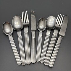 Cambridge TIDES Flatware Set 8 Pieces Ribbed Ridges Stainless Fork Spoon Knife