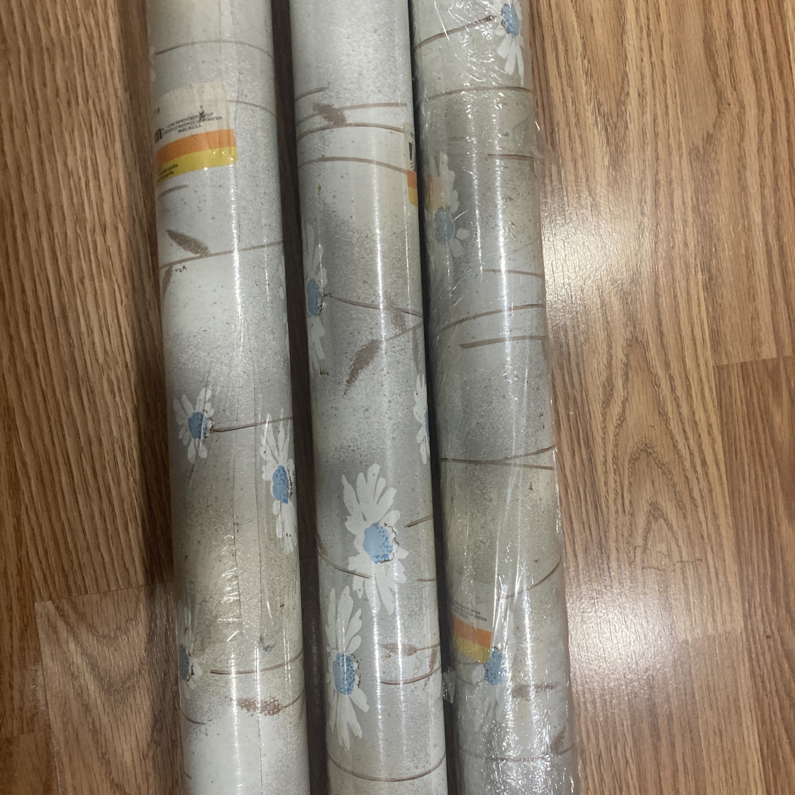James Seeman Studio Floral Pattern Wallpaper 28”x30ft 3 Rolls Made In USA gallery