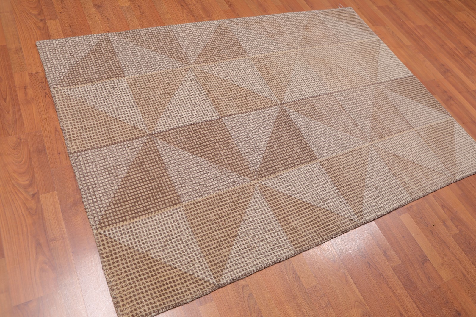 4'7" x 6’8" Handmade Loop & Cut Pile Geometric Pattern 100% Wool Area rug Beige gallery