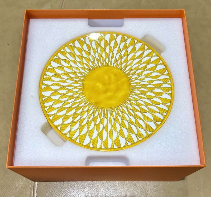HERMES Soleil d'Hermès Box MM Tableware Lacquer SS Yellow White gallery