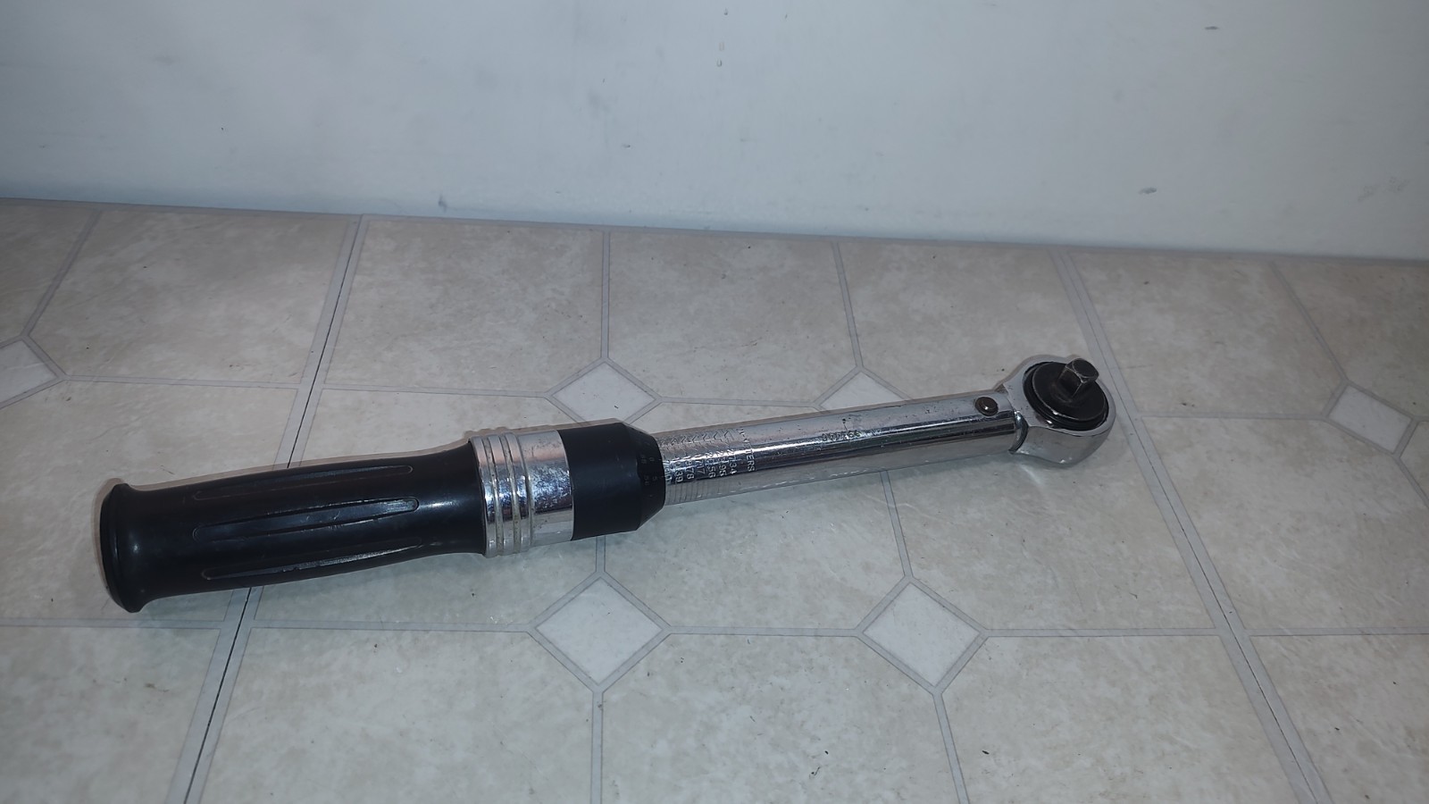ATD Tools Model 100 3/8" Drive Ratcheting Torque Wrench 25 - 250 Inch Pounds gallery