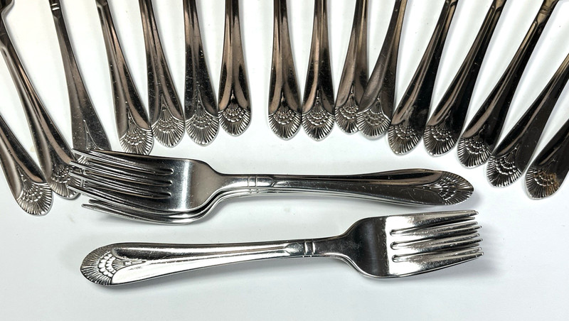 25 Pcs. Oneida Stainless Silverware 7" Forks 18/10 New York Flatware: Restaurant gallery