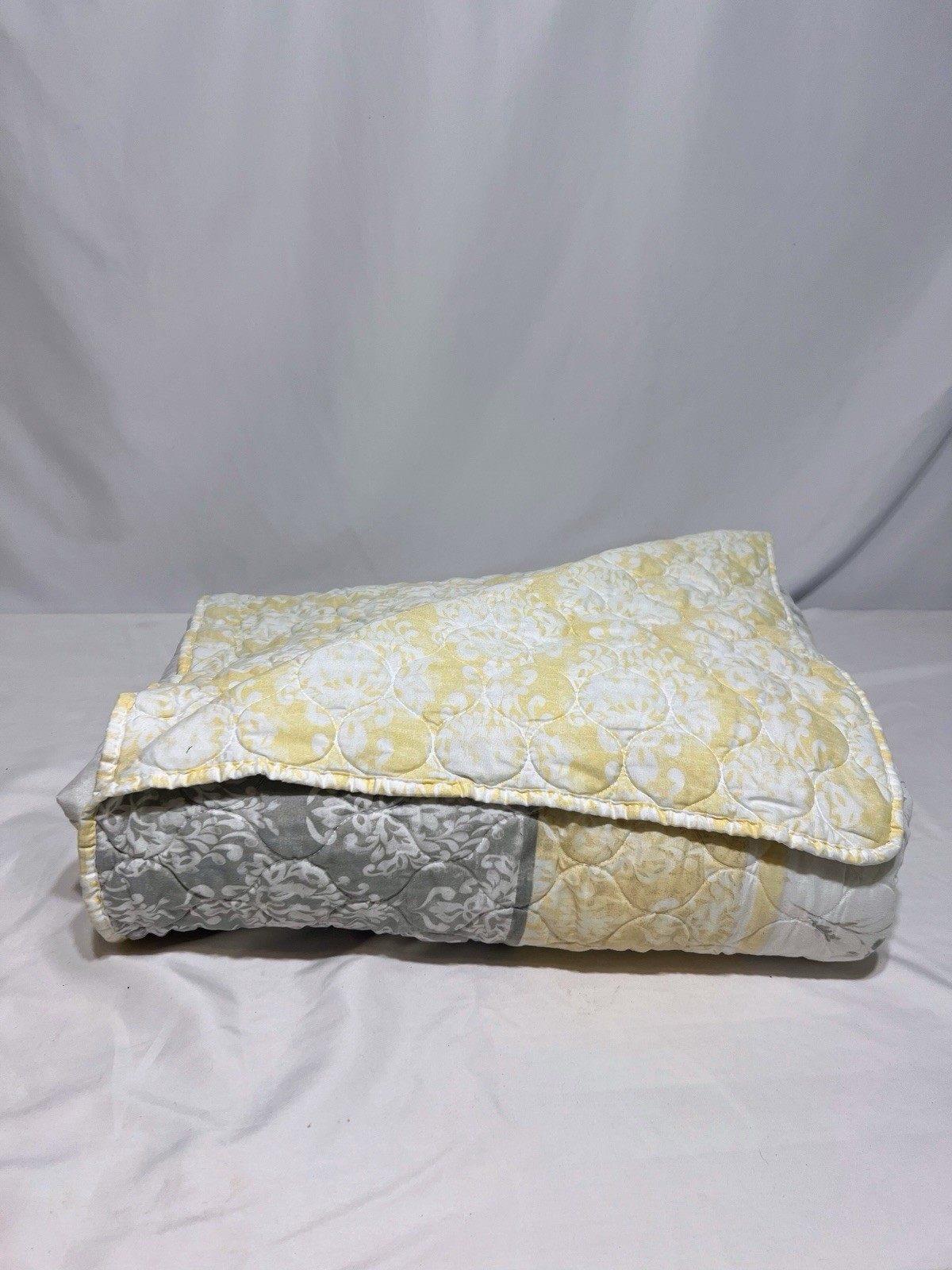 Spring Floral Quilt Comforter 2 Shams Yellow Grey Queen 85 X 86.5 Reversible gallery