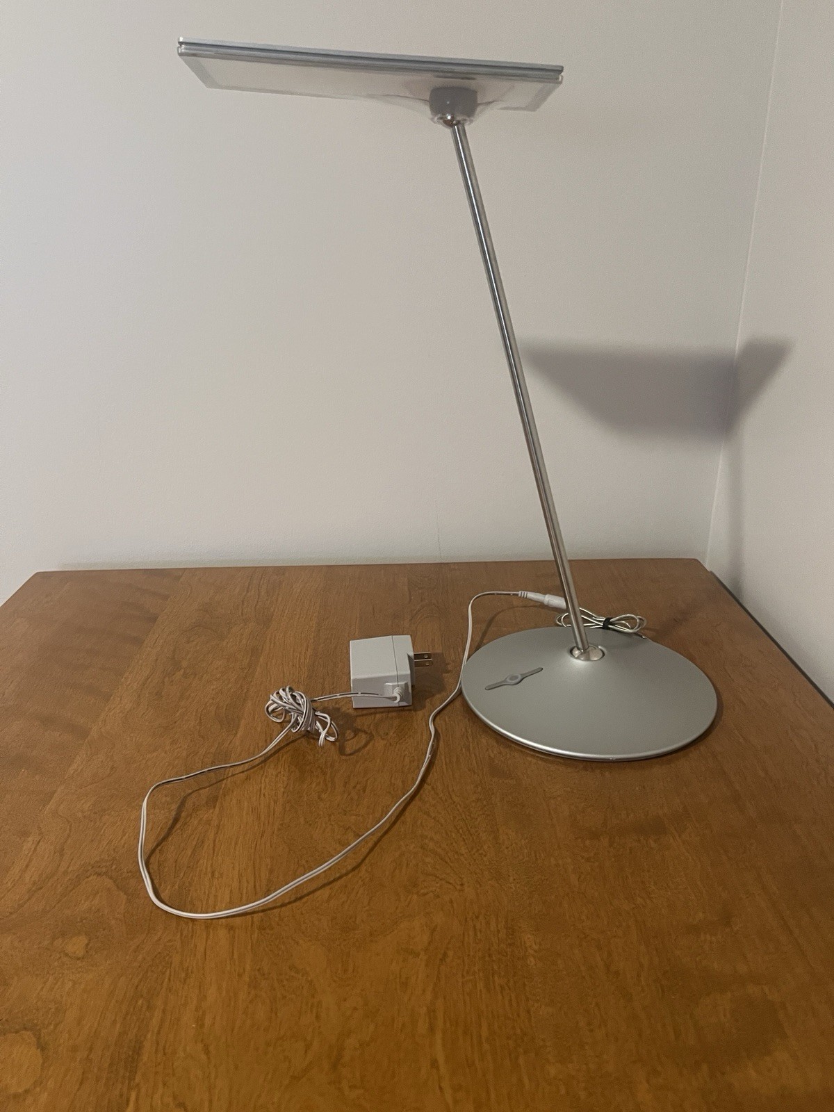 Humanscale Horizon Silver Desk Lamp LED Adjustable EUC gallery