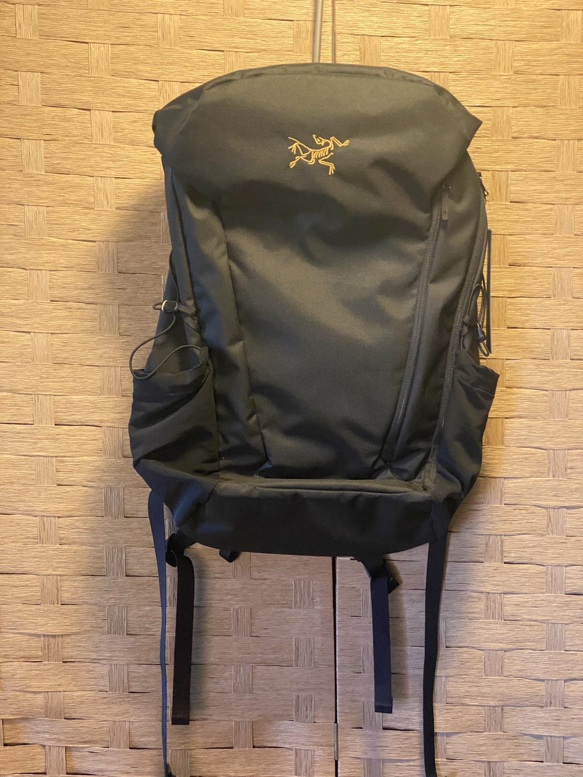 Arc’teryx, Mantis 30L Backpack, Black