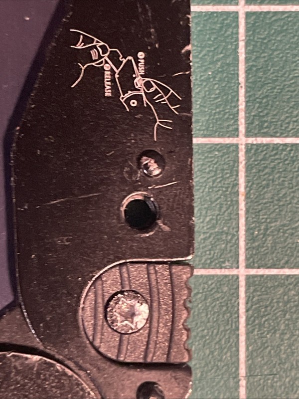Compact Lightweight Liner Lock Folding Utility Knife With Blade gallery