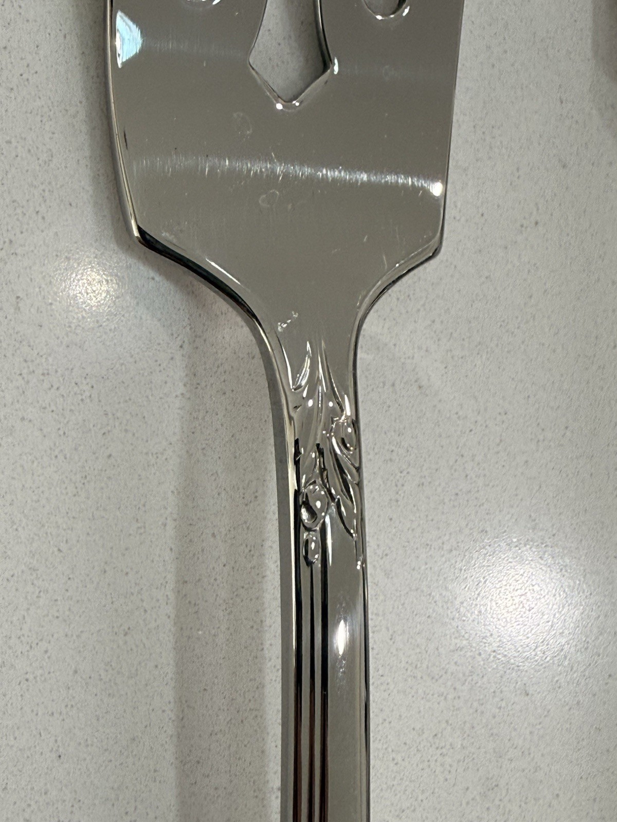 Oneida GOLDEN DAMASK ROSE Stainless Heirloom Cube Gold Accent Flatware 5 PC gallery