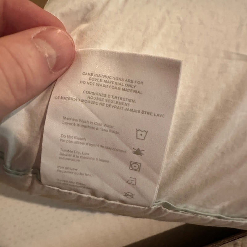 Tempur-Pedic Cloud Breeze Cooling King Size Memory Foam Pillow White Set of 2 gallery