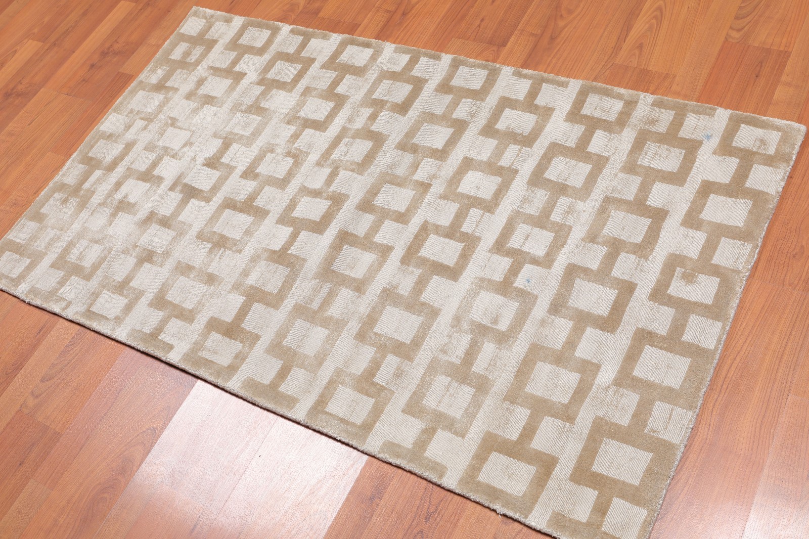 3’ x 5' Handmade Bamboo silk loop & cut pile Traditional Oriental Area rug Beige gallery