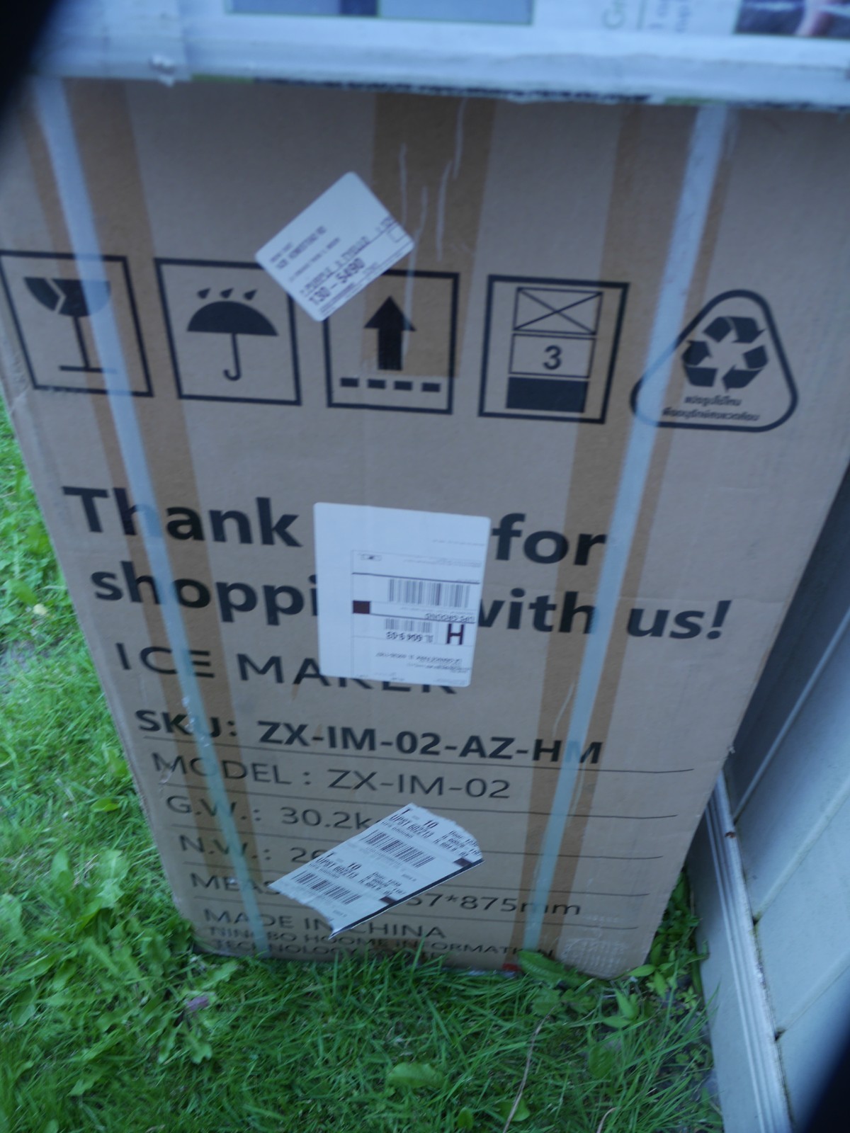 Commercial under Bar/Counter Ice Maker In Unopened box gallery