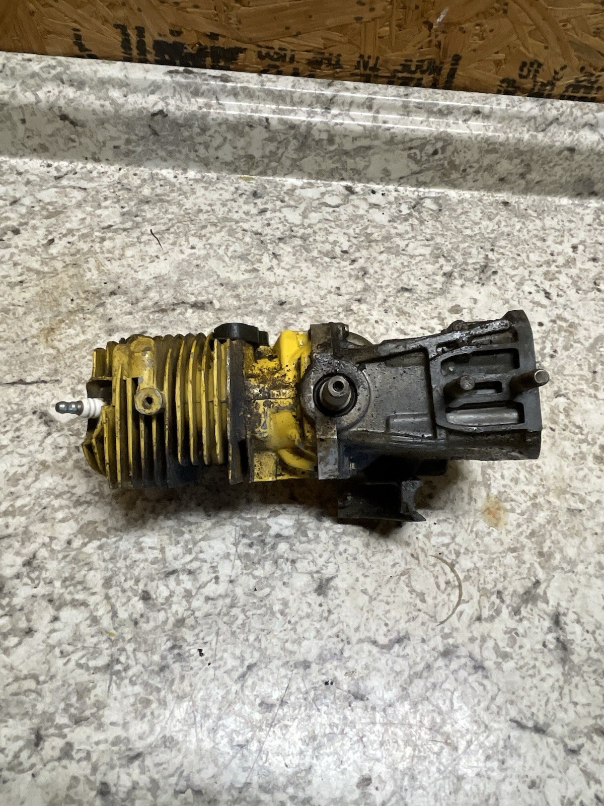 OEM Vintage McCulloch Chainsaw Engine, Untested, Unknown Model, Spins Freely gallery