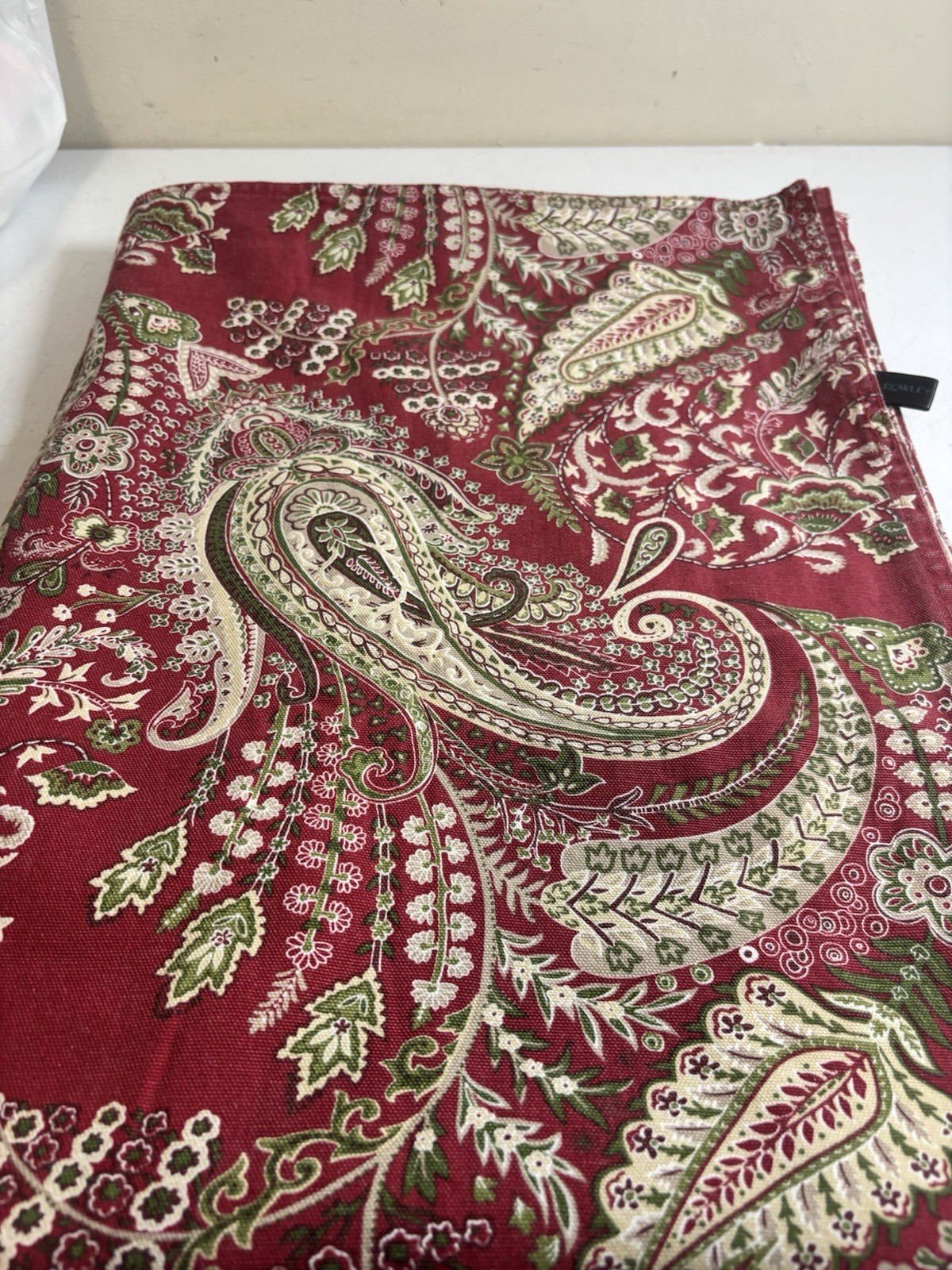 Cynthia Rowley Tablecloth Christmas Paisley 60"W x 84”L 100% Cotton Clean gallery