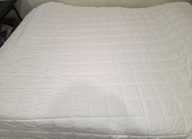 Laurel 2-piece Puff Comforter Set - White - King Size - 1 Comforter 1 Sham USED gallery