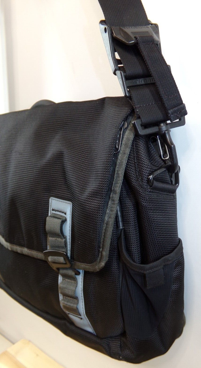 Timbuk2 Command Laptop Messenger Bag Black Multi Pockets Shoulder Strap 4