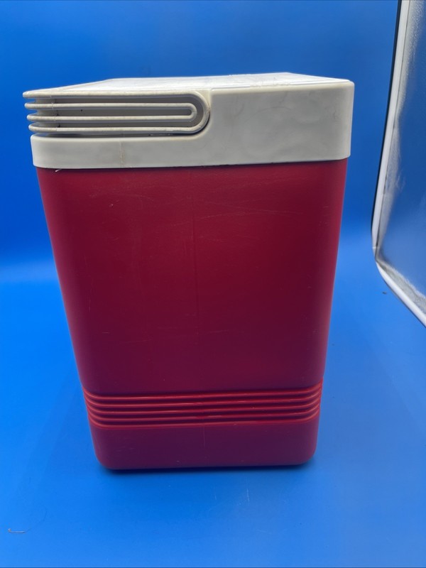 Igloo 43360 Stackable Red 24 Can Legend Cooler 17 qt. gallery