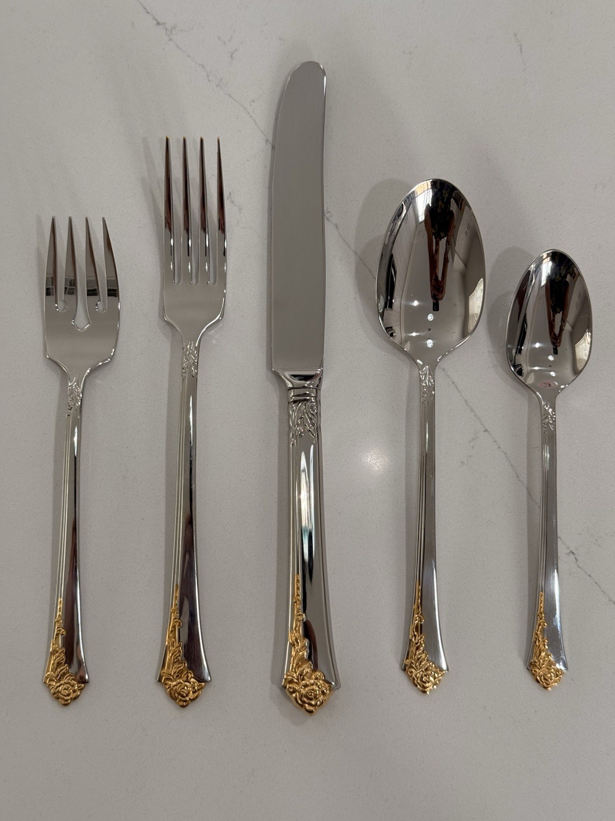 Oneida GOLDEN DAMASK ROSE Stainless Heirloom Cube Gold Accent Flatware 5 PC gallery