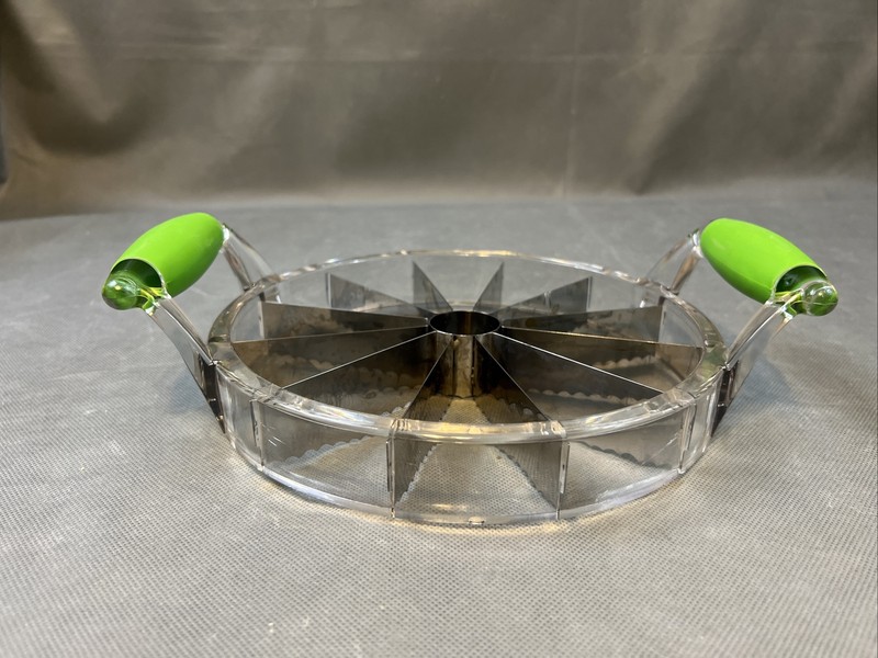 Watermelon Cutter Multifunctional Handheld Round Divided 8X10.5X1.5 Melon Slicer gallery