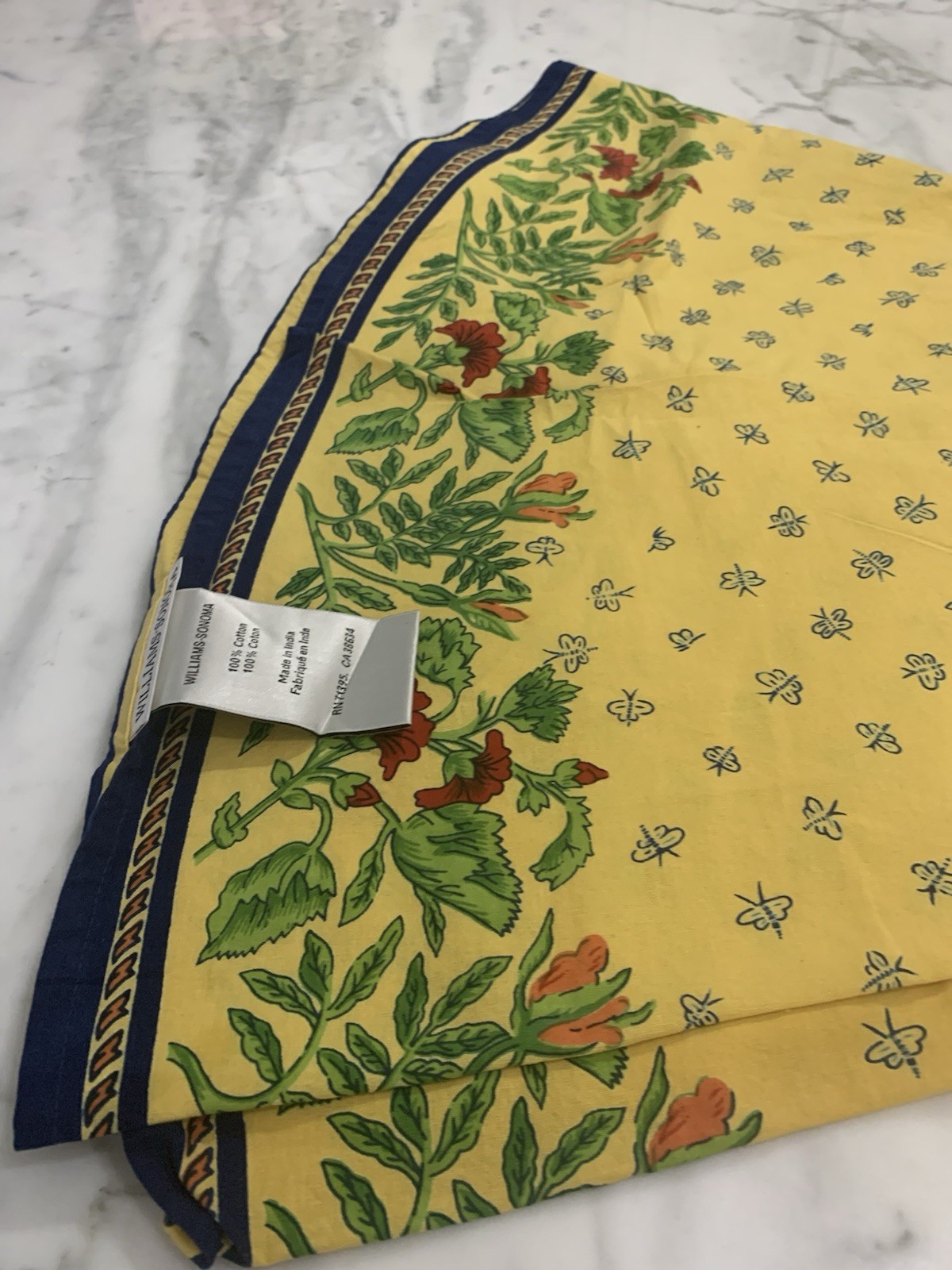 Williams Sonoma 68” Round Yellow Tablecloth w 4 Wood Napkin Rings + 4 Napkins gallery