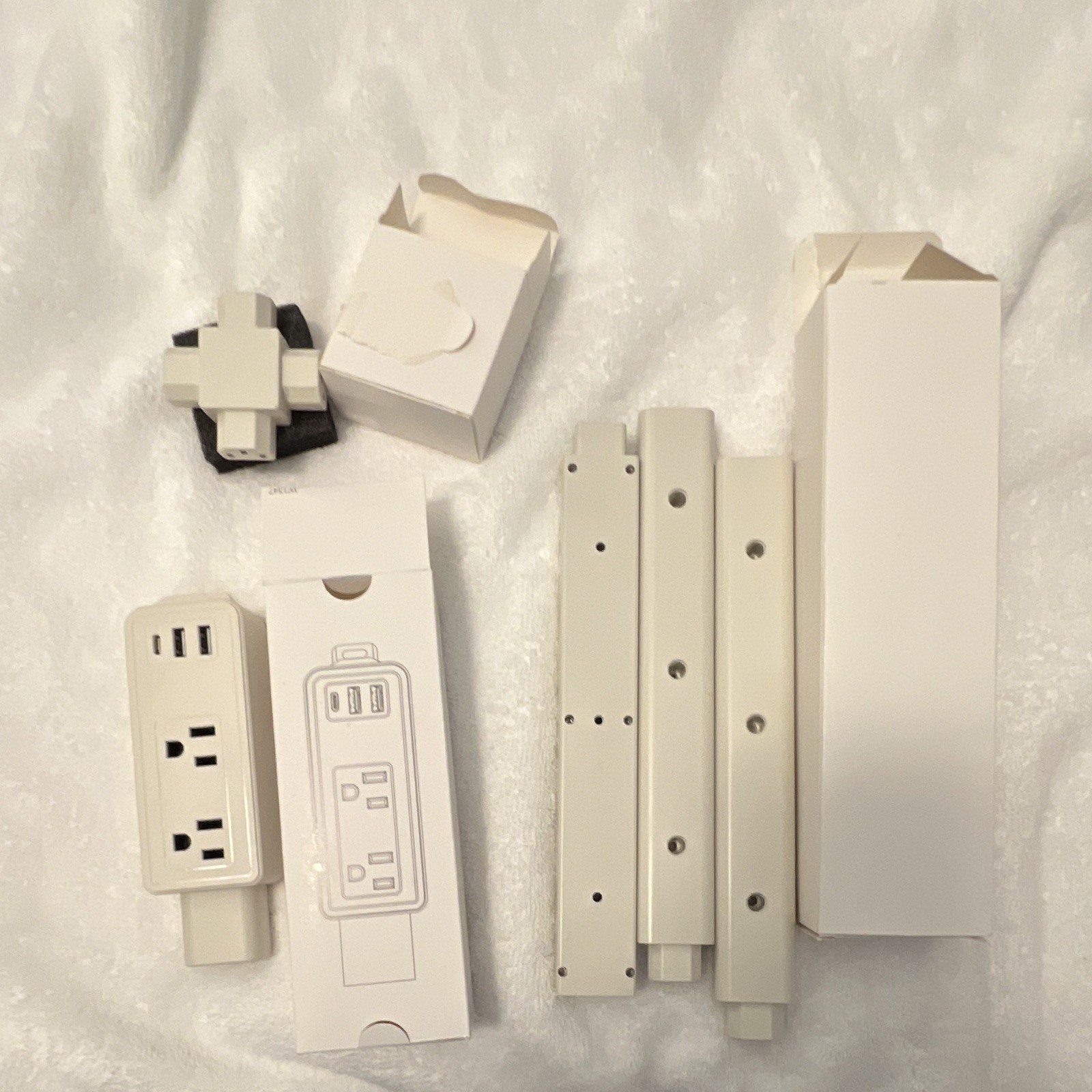 Socket 2-Outlet Plug-In Power Strip Adapter w/ USB Port, White Type B gallery