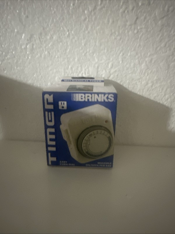 Brinks 42-1020 Mechanical Timer Grounded Plug 120V For Indoor Use Only gallery