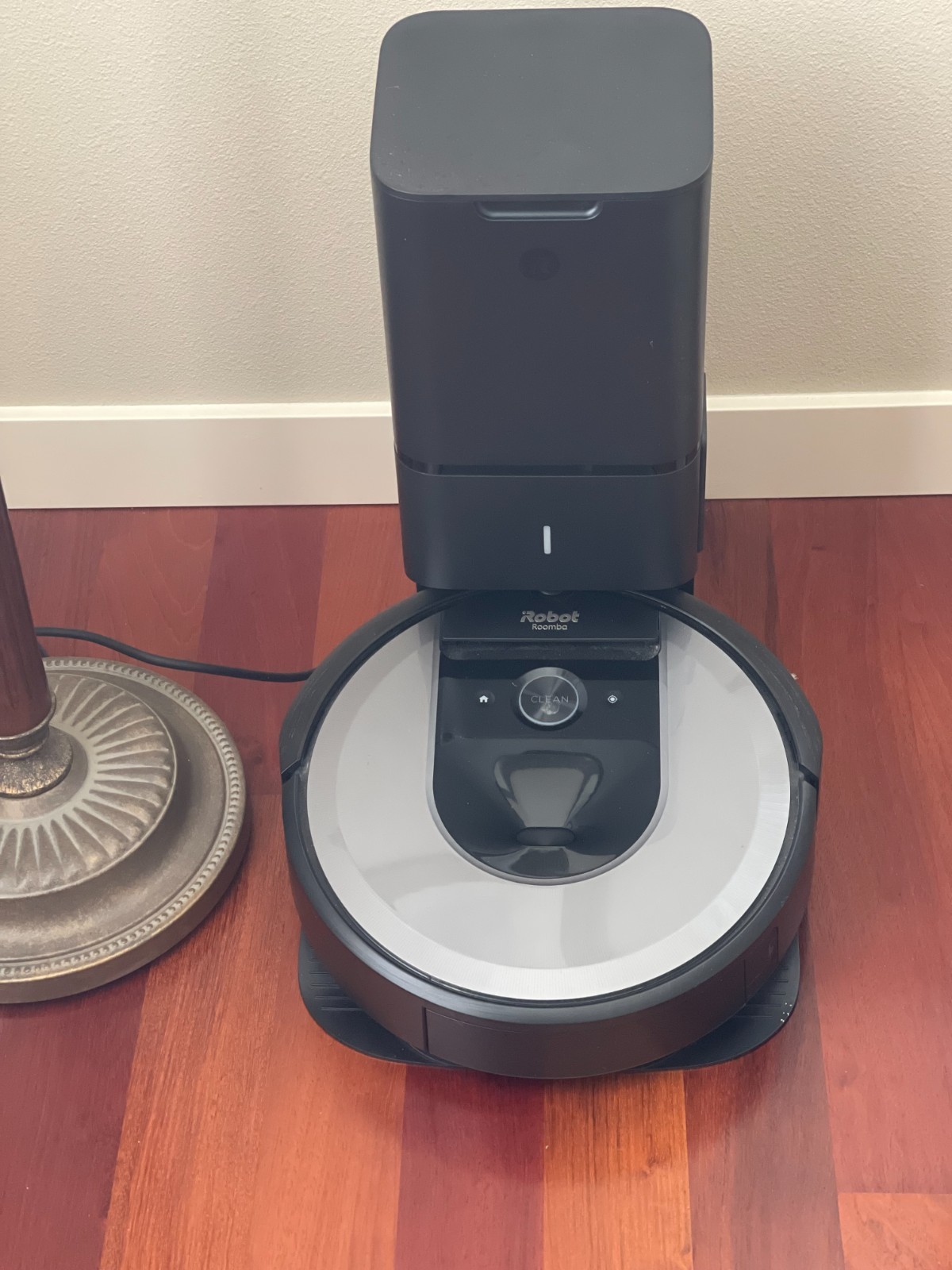 iRobot Roomba i8+ with Clean Base – One‑Owner, Very Clean + 10 Bags, 2 Filters gallery