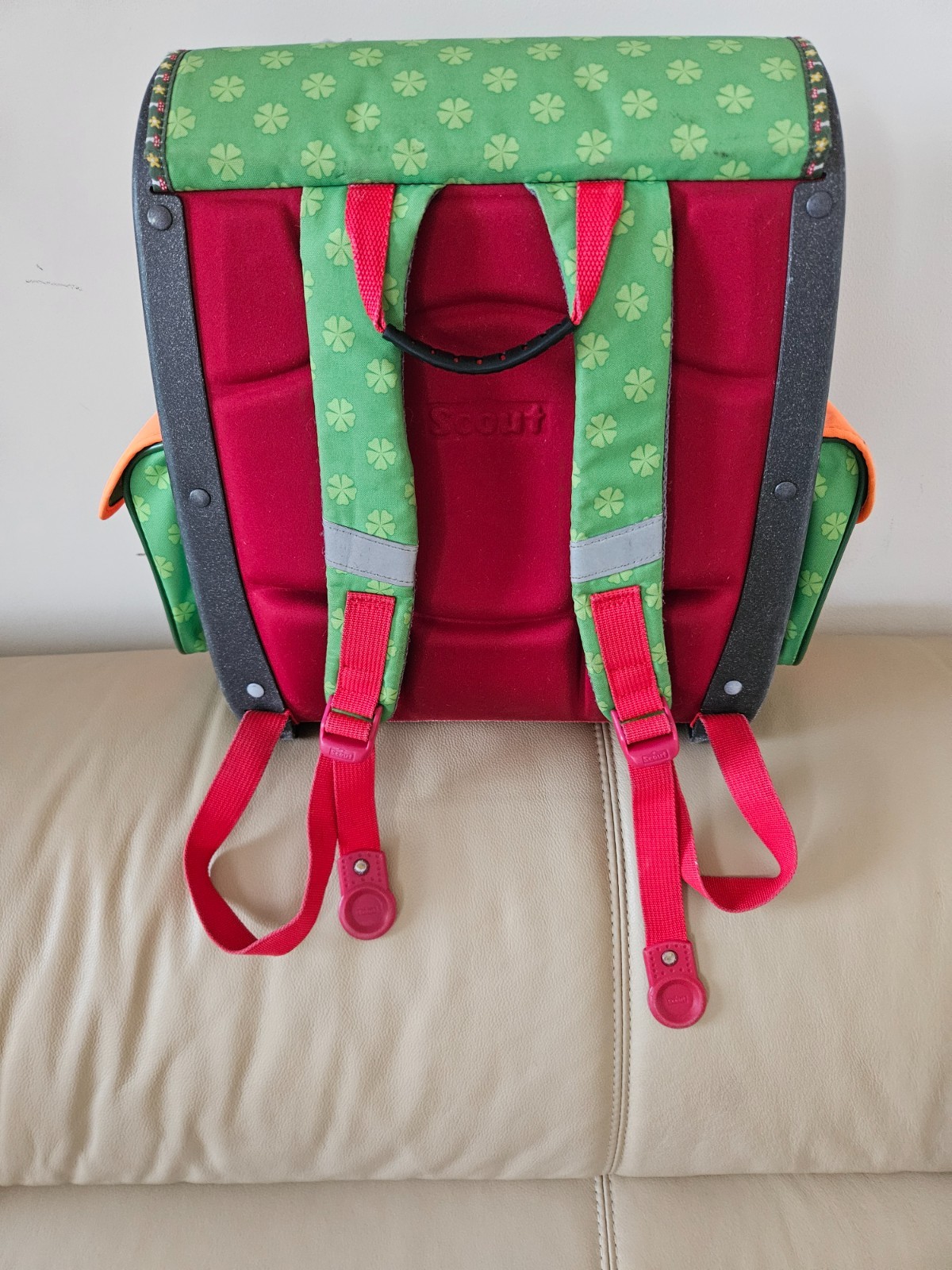 Deretche Scout Backpack In Great Condition. MeasureHeight 14"  Length13" Width7" 4