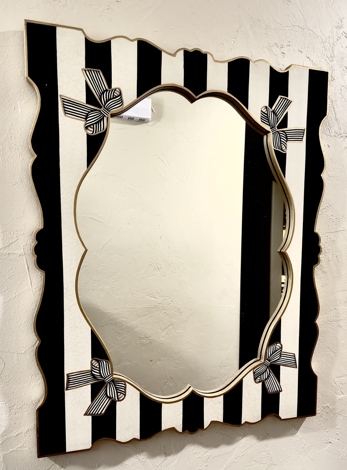 Mackenzie Pretty as a Bow Hall Mirror Childs 28" x 22" New gallery