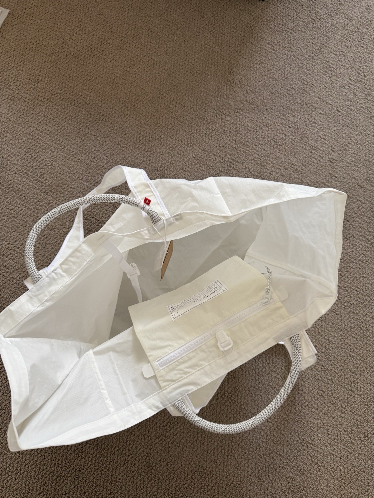 On Cargo Pack 60L white Bag 4