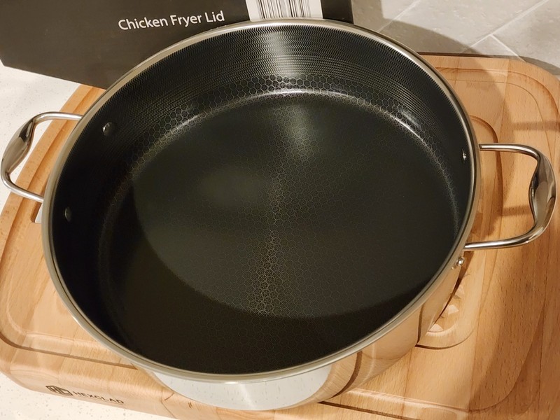 HexClad Hybrid 7-Quart Sauté Pan / Chicken Fryer w/Tempered Glass Lid BRAND NEW! gallery