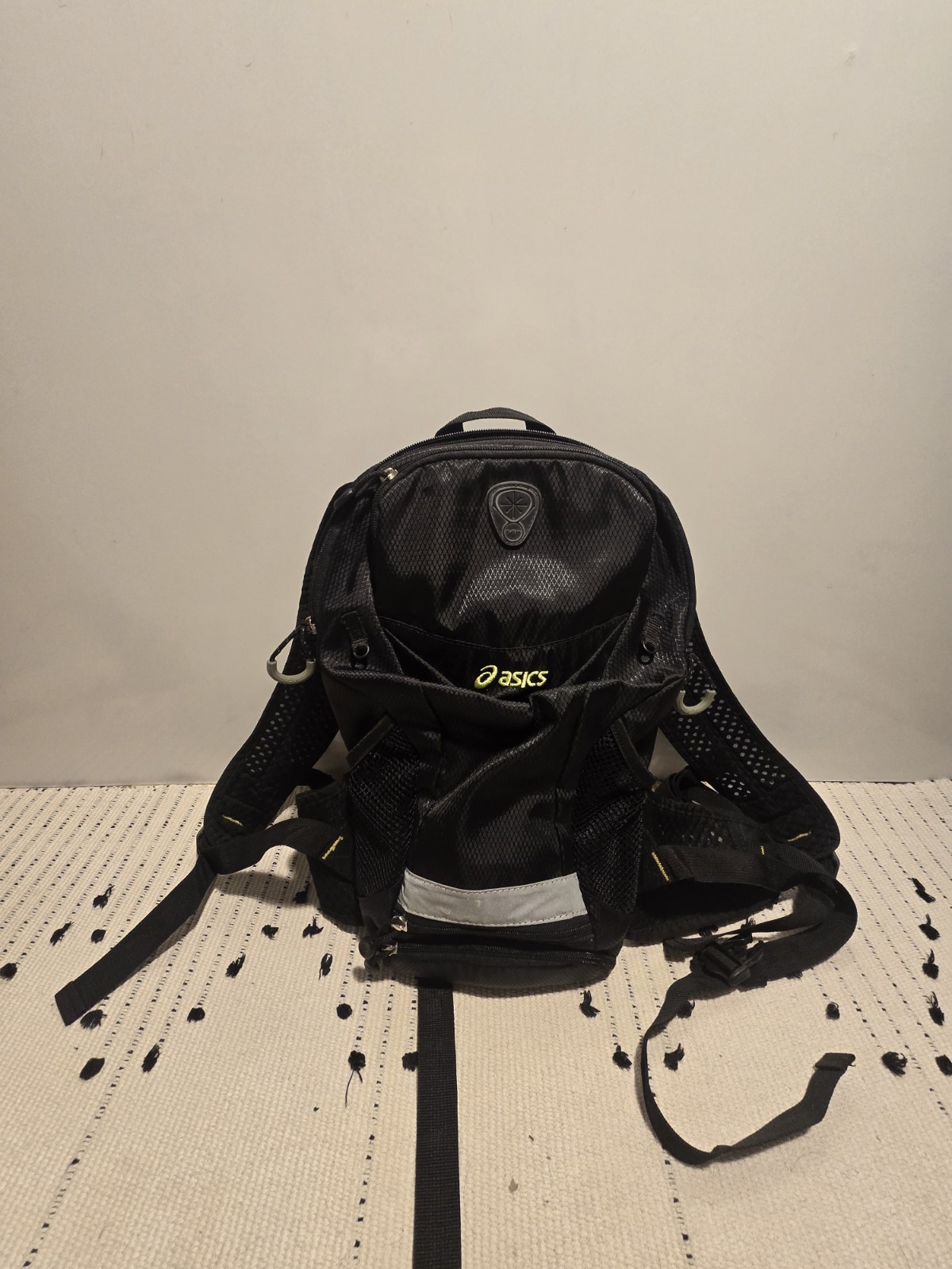 Asics Performance Run HIKE Backpack Zip Padded Black Gray comfort compsrtments 3