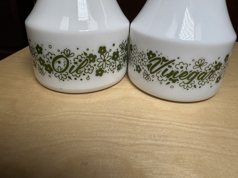 Pyrex Gemco Spring Blossom /Crazy Daisy Oil and Vinegar Cruet Set gallery