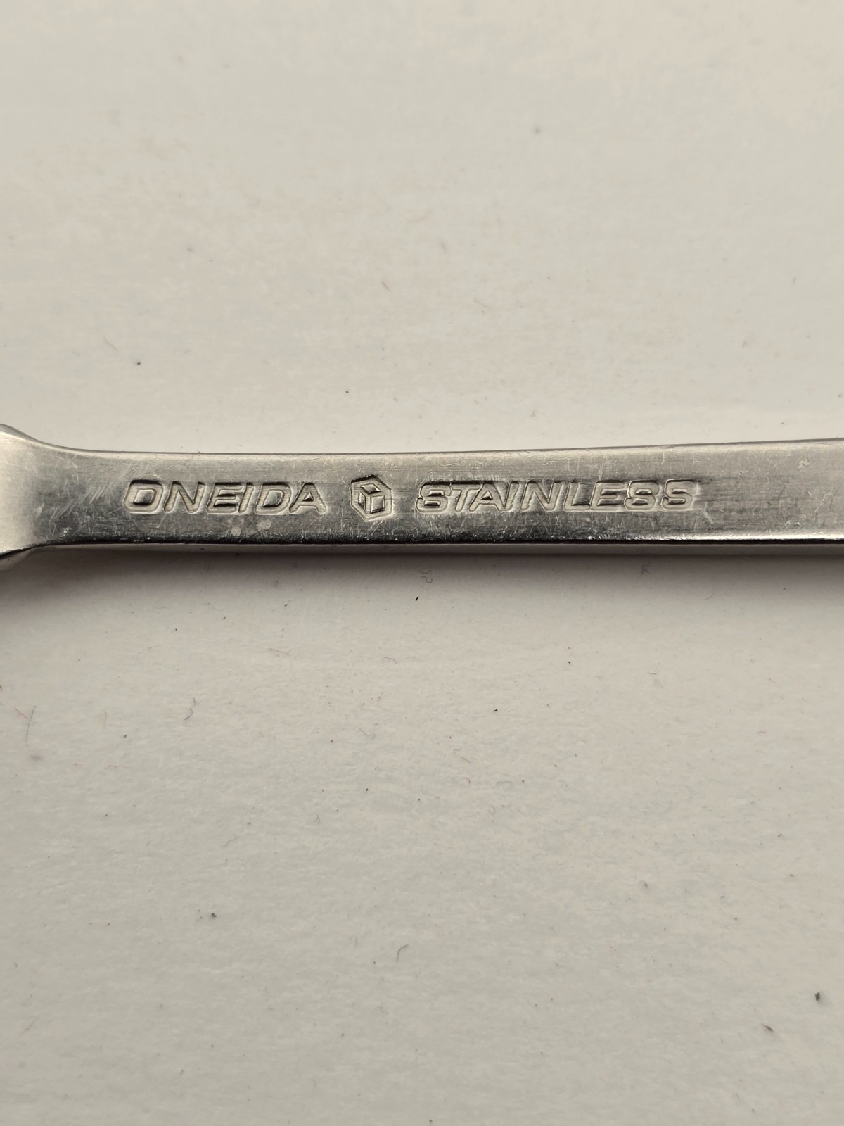 Oneida Stainless AMERICAN COLONIAL Dinner Fork 7 1/4 " gallery