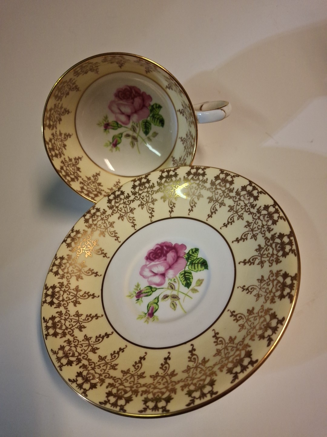 Teacup Saucer Set WINDSOR BONE CHINA ENGLAND Rose (Centifolia Cabbage) Gold Trim gallery