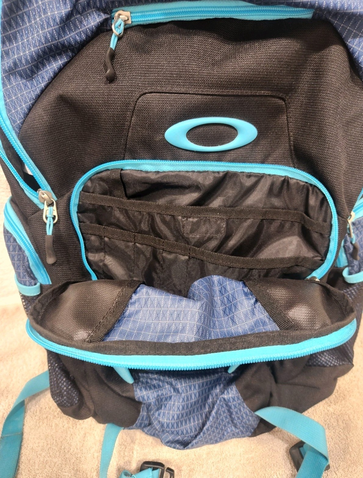 Oakley Backpack Black Turquoise Blue **EXCELLENT** 4