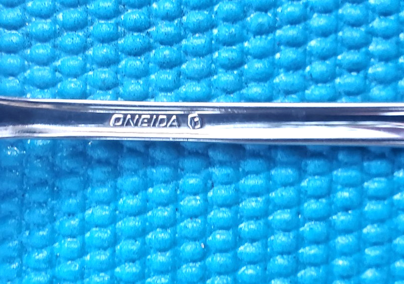 4-Oneida Damask Rose Cube DINNER FORKS 8 1/8" gallery
