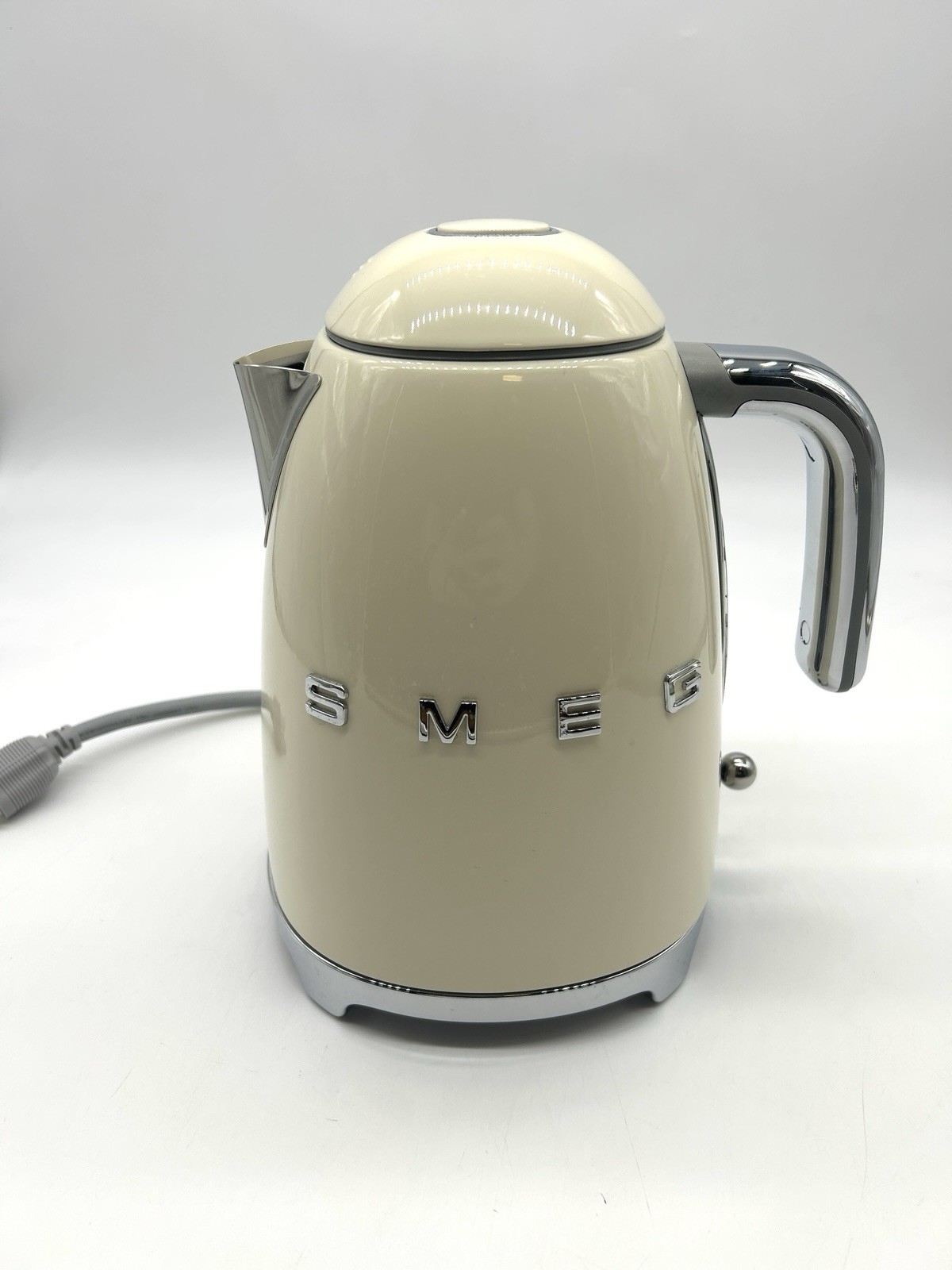 USED - Smeg Retro-Style Electric Kettle (7 Cups) – Cream gallery