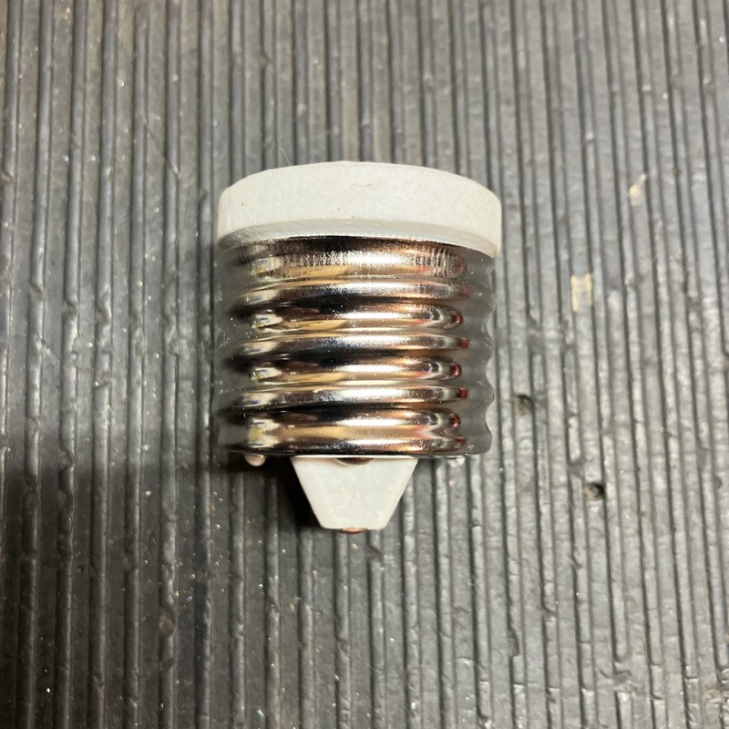 Porcelain E39 To E26 Light Socket Adapter 660 W / 250V Max gallery
