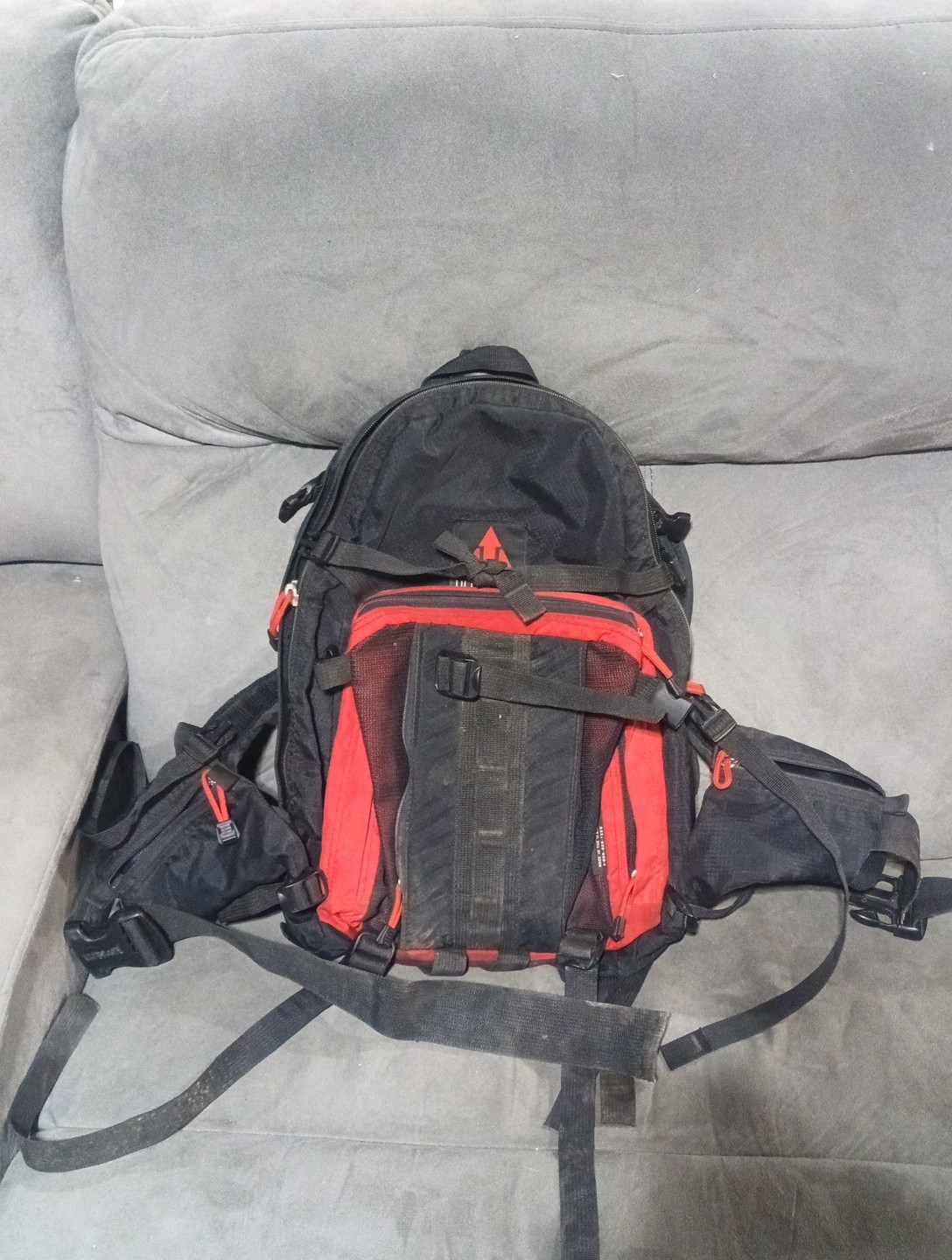 ultimate direction backpack red & black with frame hiking camping backpacking 2