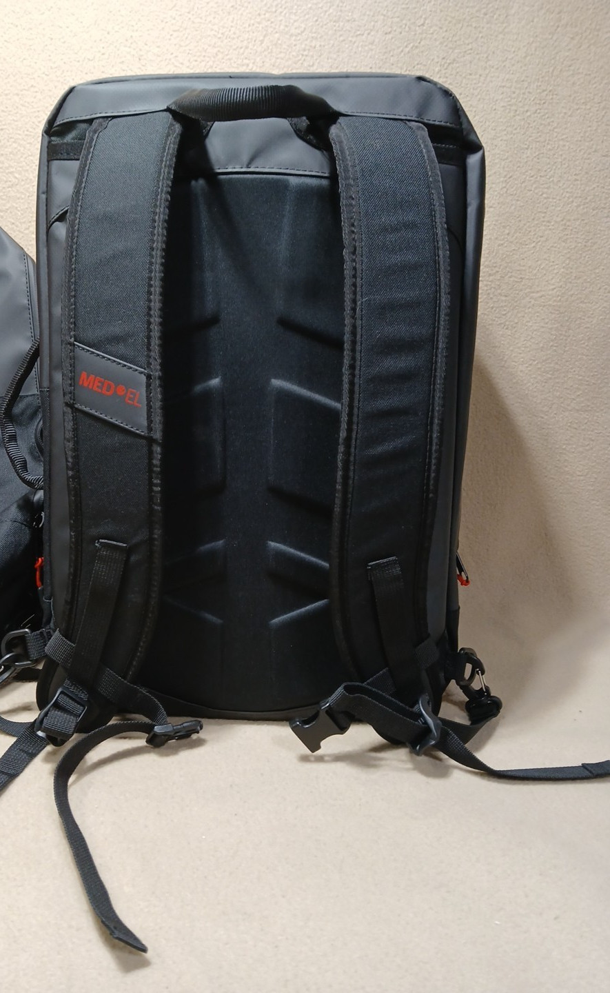 NWT Backpack Kohla Restless 18L Black Multimedia Retractable Straps Waterproof 3