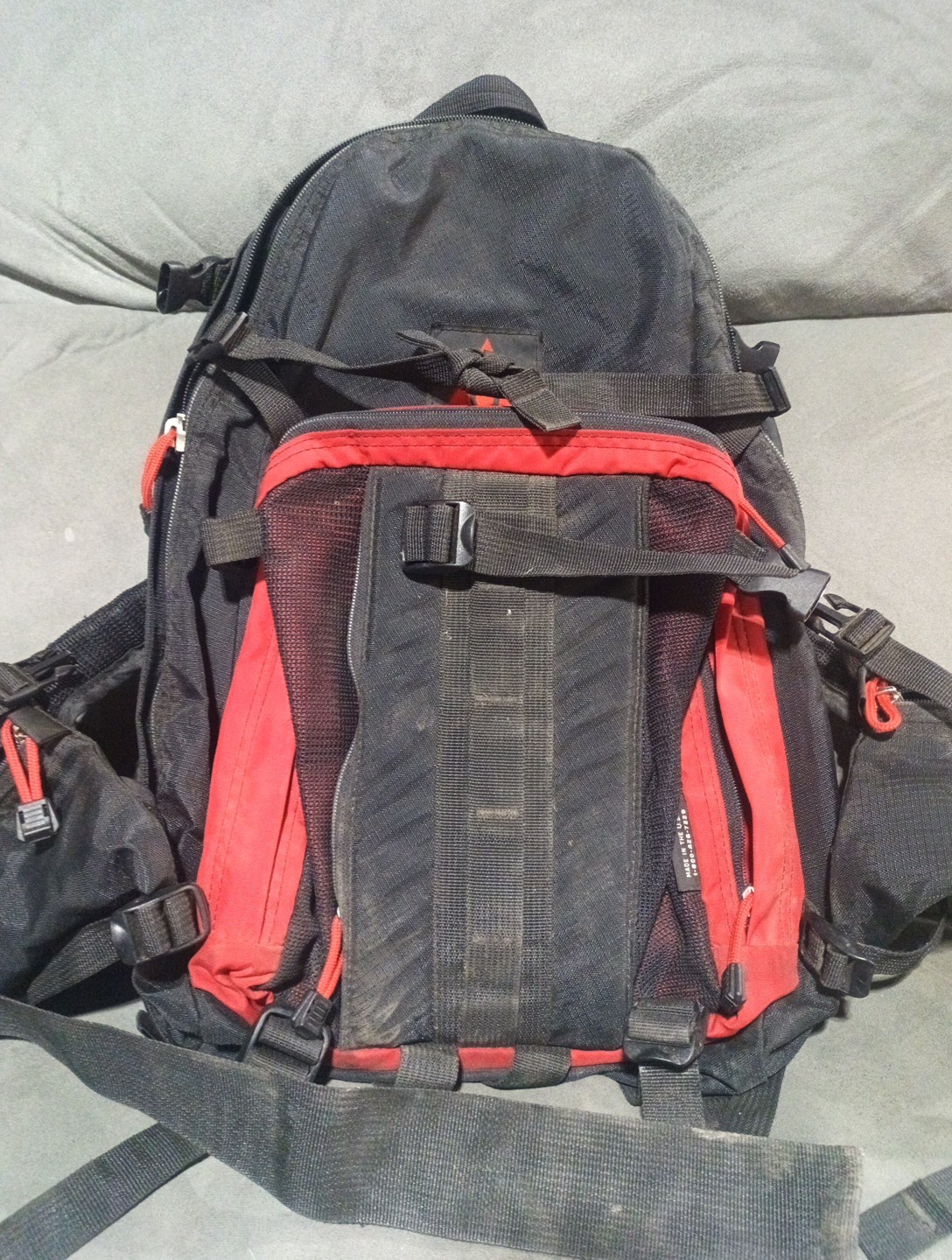 ultimate direction backpack red & black with frame hiking camping backpacking 3