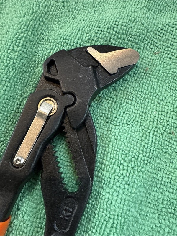 Klein Tools D531-7 Quick-Adjust Klaw 7" Pump Pliers gallery