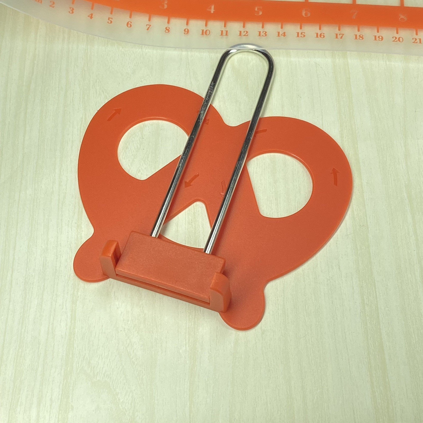 Pampered Chef FLEXIBLE PRETZEL MAT & FORM Set #100075 / 76 Kitchen Tools gallery
