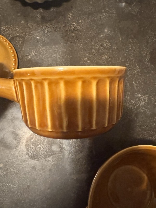 Savinio Bakeware.. Caramel Color, Excellent Condition gallery