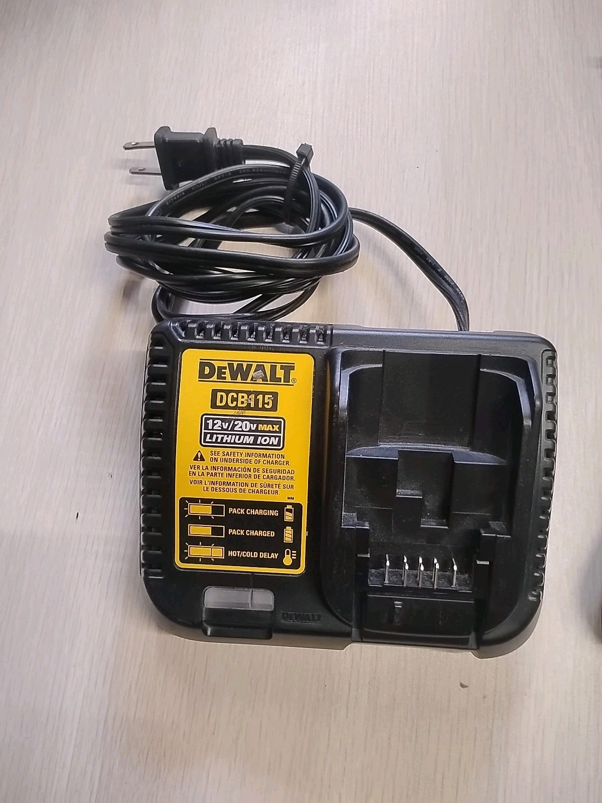 Dewalt RAPID DCB115, DCB107 CHARGER (LOT OF 2) gallery