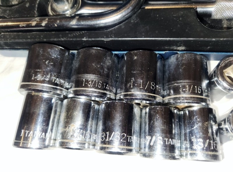 VTG Western Auto Drive Socket Set Ratchet Metal Toolbox Extensions 23 pc Speeder gallery